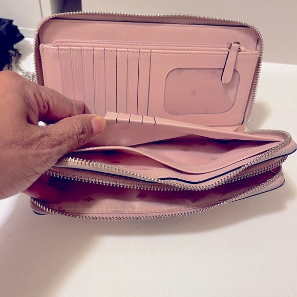 Large Carryall Zip-Around Leather Wristlet Wallet. Black and peach - Picture 11 of 16